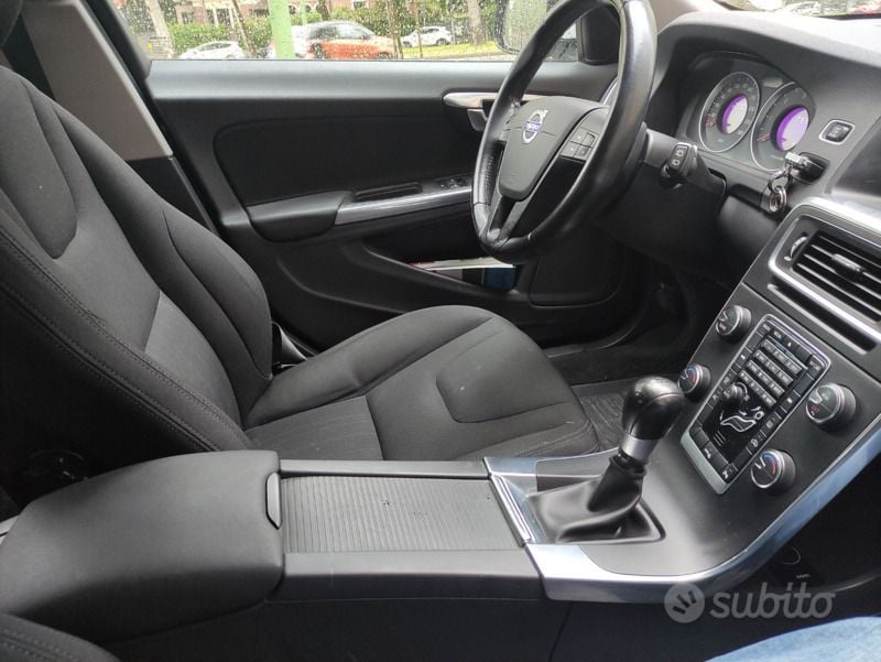 Usata Volvo V60 Kinetic 115 CV (84 kW) 2012 Bianco Station wagon