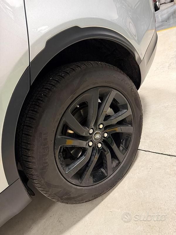 Usata Land Rover Discovery 5 SE 240 CV (176 kW) 2018 Grigio SUV