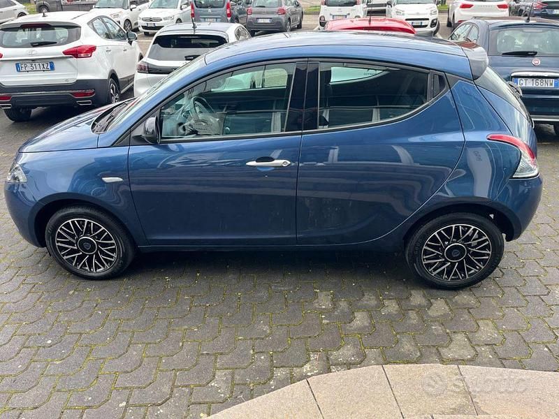 Usata Lancia Ypsilon S 69 CV (50 kW) 2024 Blu Utilitaria