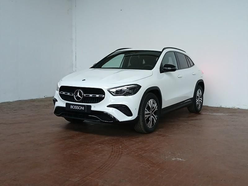 Bianco Nuova 2026 Mercedes GLA180 Advanced SUV | 45.200 € (Cara) - Immagine 1/4