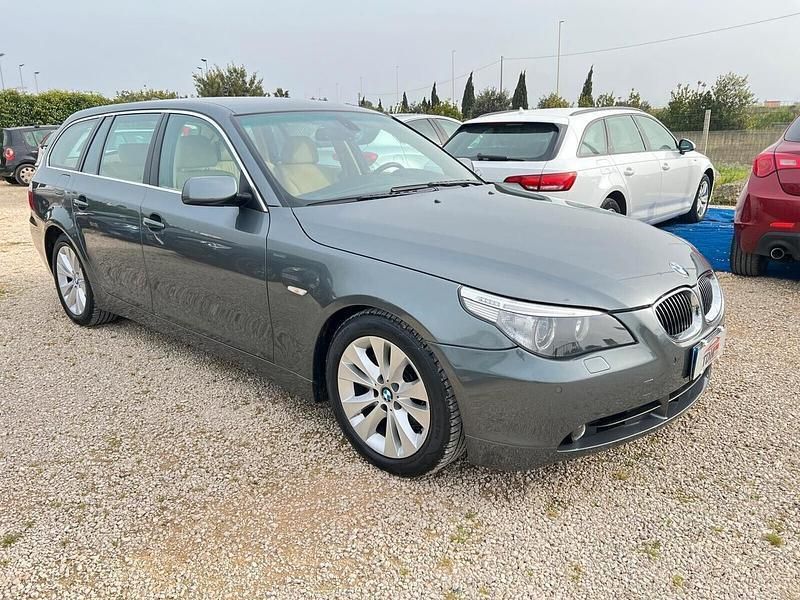 Usata BMW 530 231 CV (169 kW) 2006 Grigio Station wagon