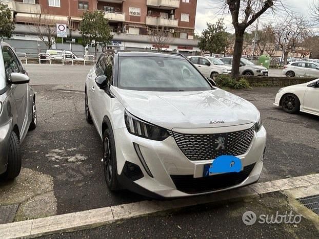 Usata Peugeot e-2008 100 kW (136 CV) 2021 Bianco SUV