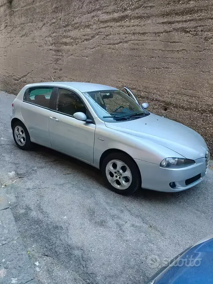 Usata Alfa Romeo 147 120 CV (88 kW) 2007 Utilitaria