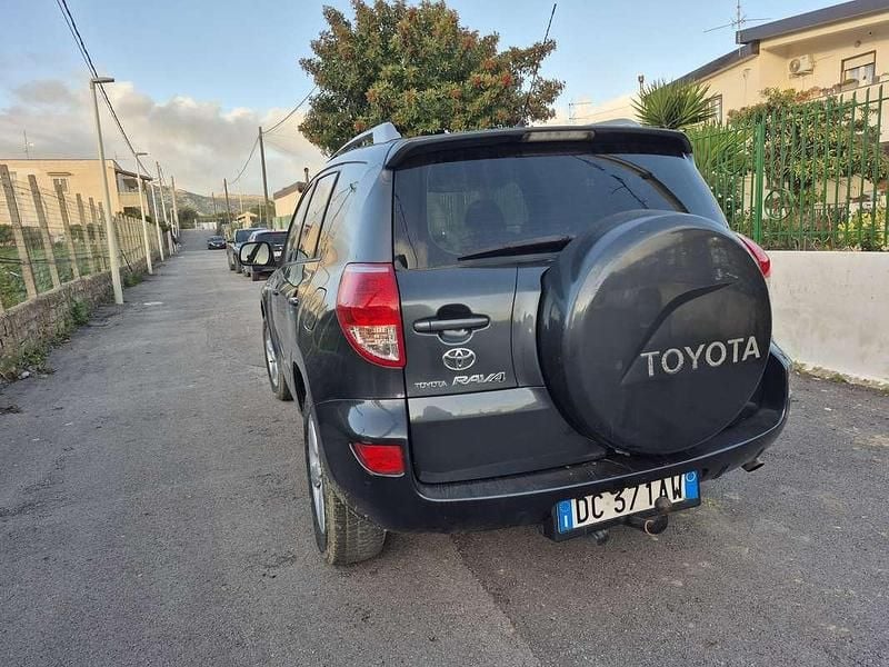 Usata Toyota RAV4 136 CV (100 kW) 2006 SUV