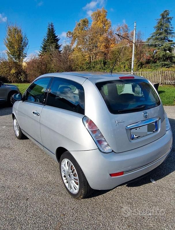 Usata Lancia Ypsilon 69 CV (50 kW) 2011 Grigio Utilitaria
