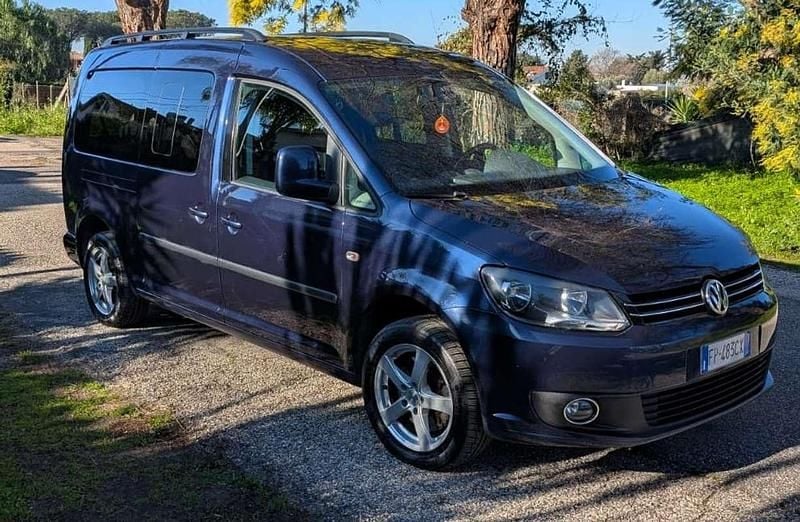Usata VW Caddy Maxi Highline 102 CV (75 kW) 2012 Blu/azzurro Monovolume