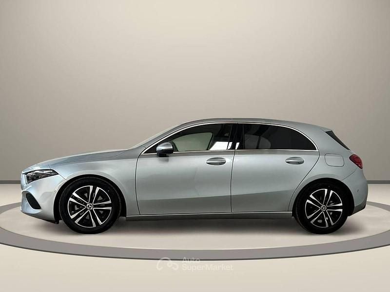 Nuova Mercedes A180 Advanced 116 CV (85 kW) 2025 Grigio / metallizzato Berlina