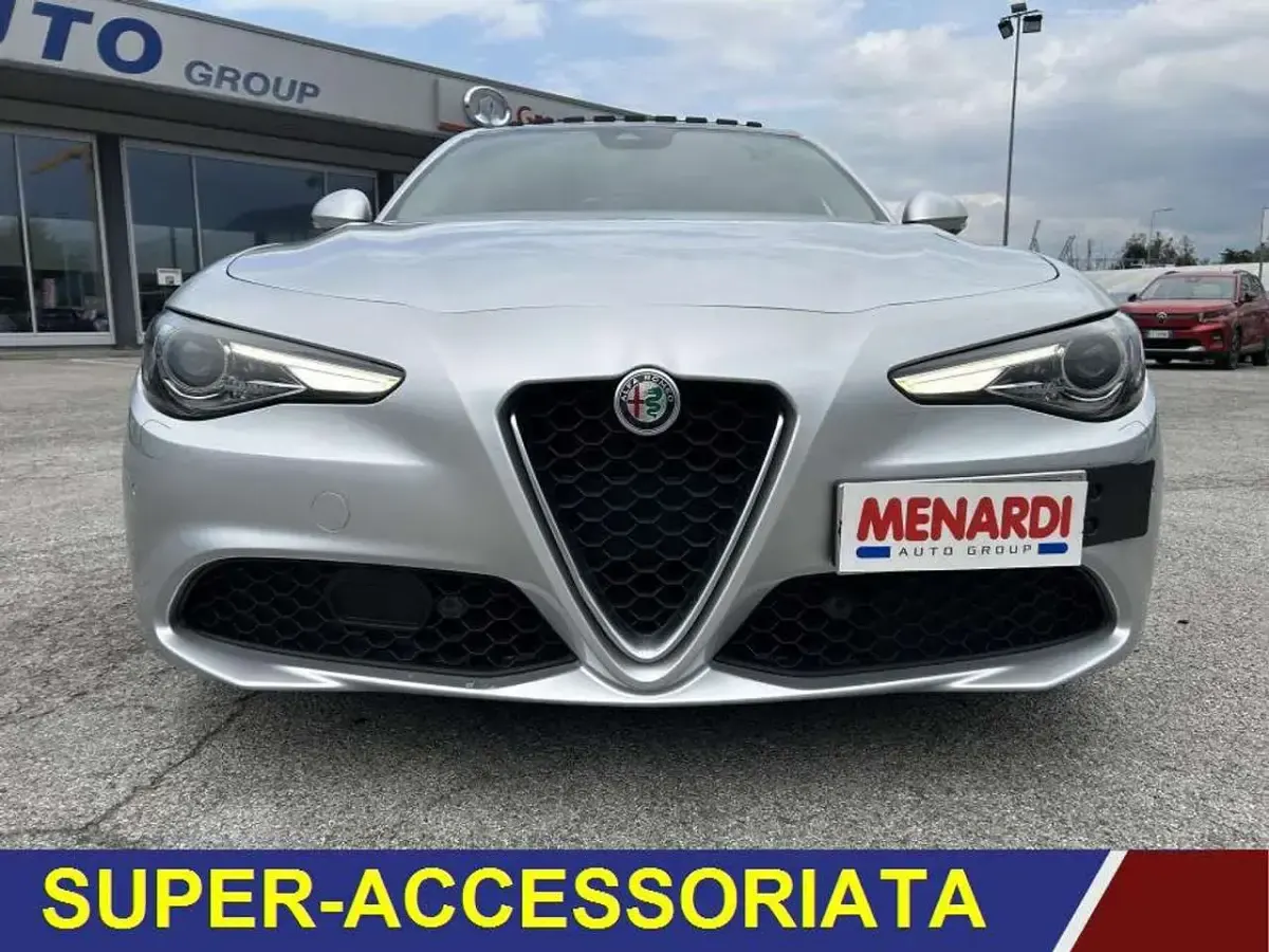 Usata Alfa Romeo Giulia Business 160 CV (117 kW) 2021 Argento Berlina