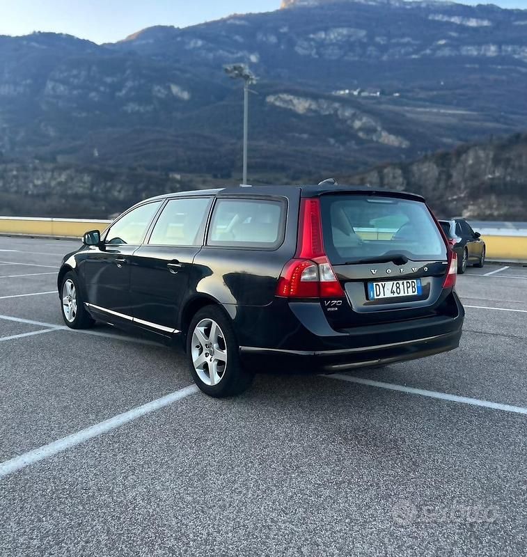 Usata Volvo V70 136 CV (100 kW) 2010 Nero Station wagon