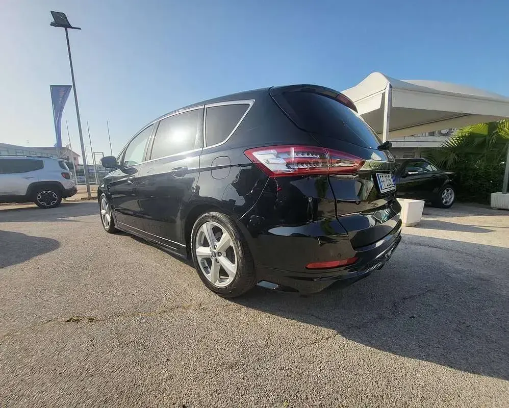 Usata Ford S-MAX Business Edition 150 CV (110 kW) 2016 Nero Monovolume