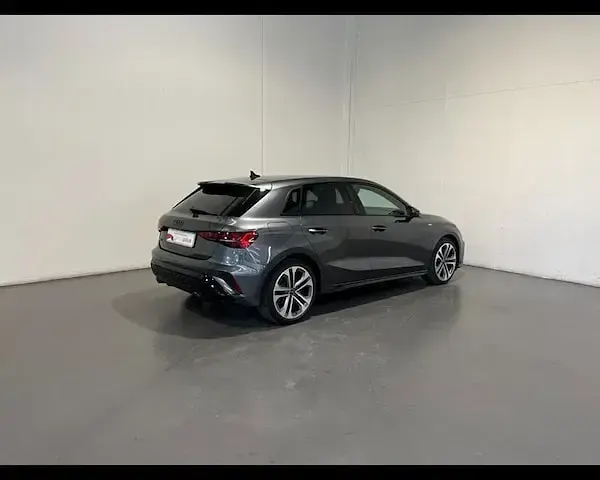 Usata Audi A3 S-Line 150 CV (110 kW) 2025 Grigio daytona perlato Berlina