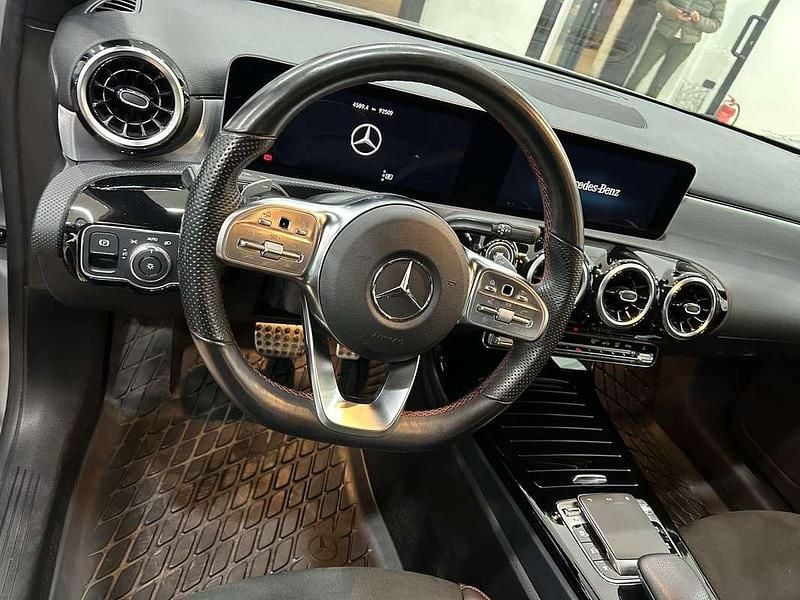 Usata Mercedes A180 Premium 116 CV (85 kW) 2019 Argento Berlina