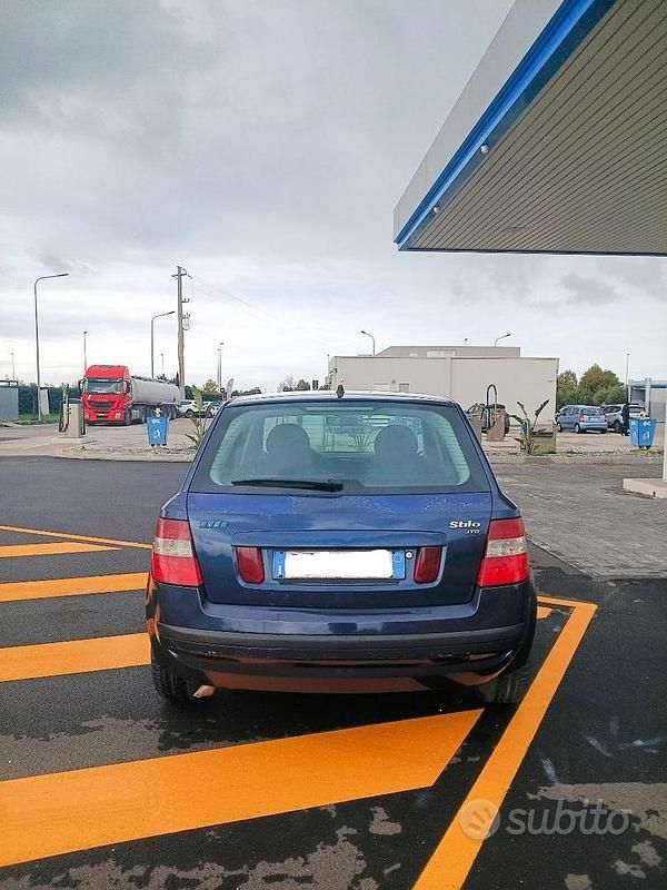 Usata Fiat Stilo Dynamic 116 CV (85 kW) 2003 Blu Berlina