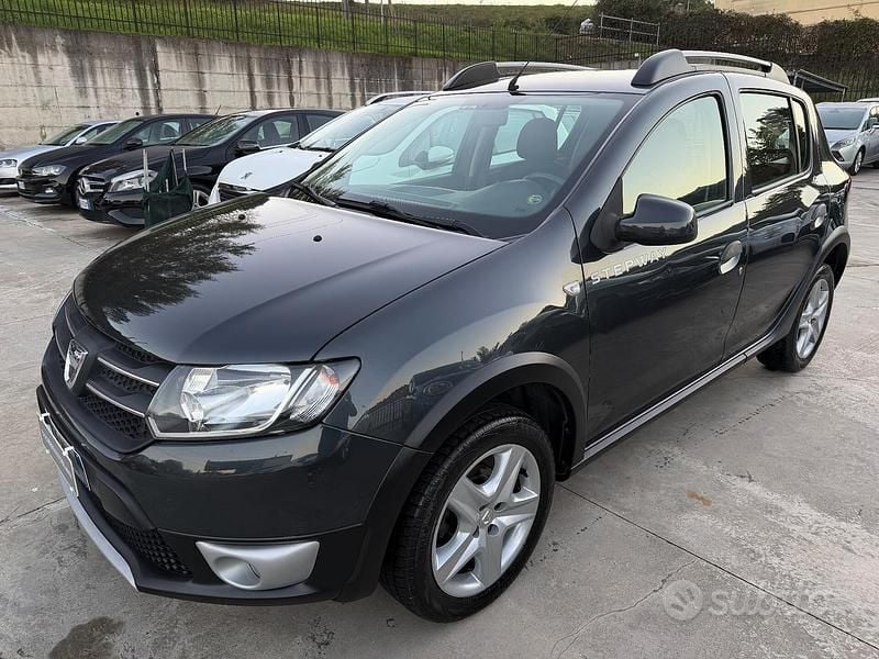 Usata Dacia Sandero Stepway 90 CV (66 kW) 2016 Grigio Berlina