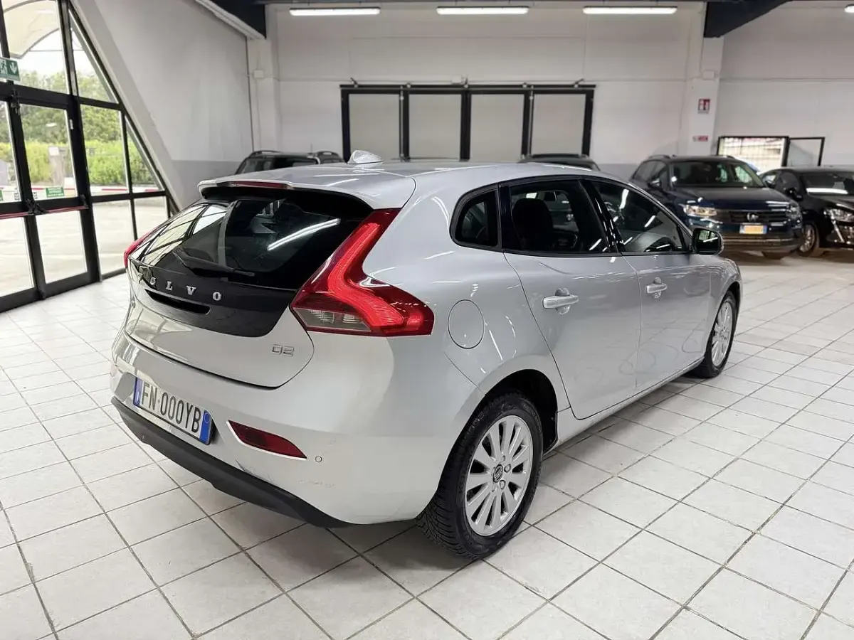 Usata Volvo V40 Inscription 120 CV (88 kW) 2018 Grigio Berlina