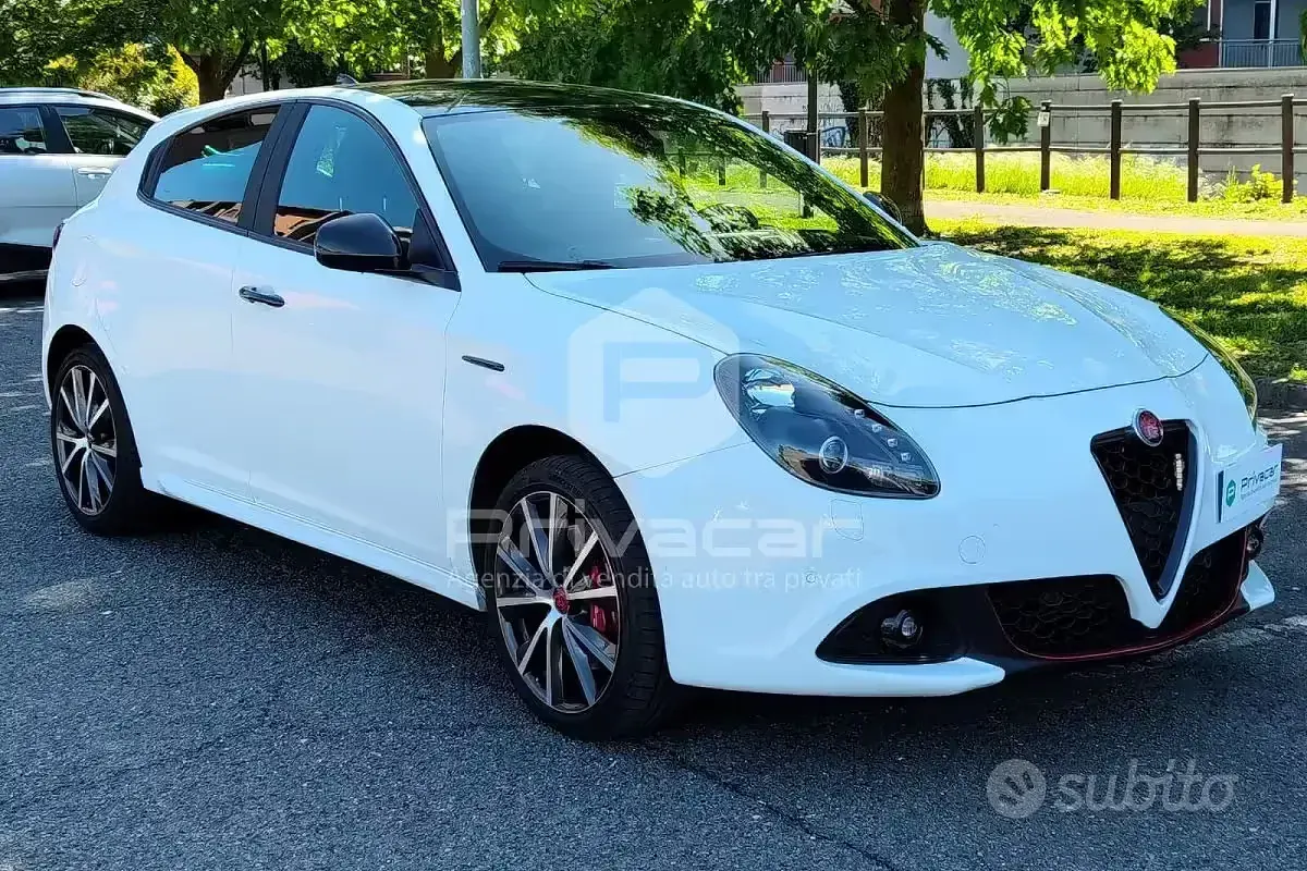 Second-hand Alfa Romeo Giulietta 120 CP (88 kW) 2020 Alb Hatchback