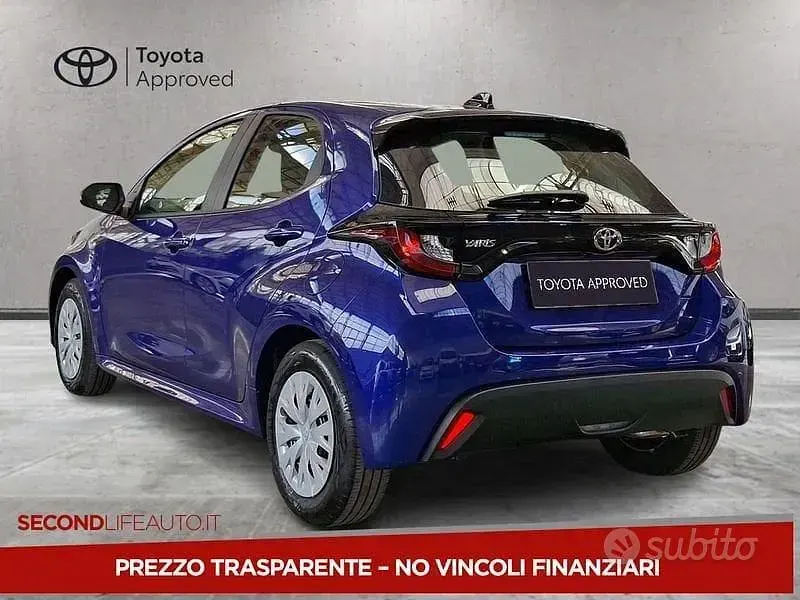 Nuova Toyota Yaris Hybrid 2026 Blu Berlina