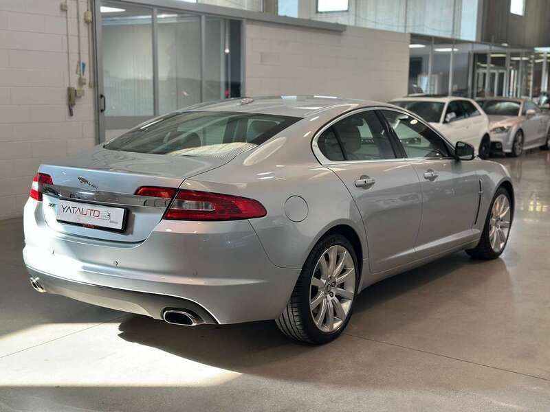 Usata Jaguar XF Premium Luxury 298 CV (219 kW) 2009 Argento Berlina