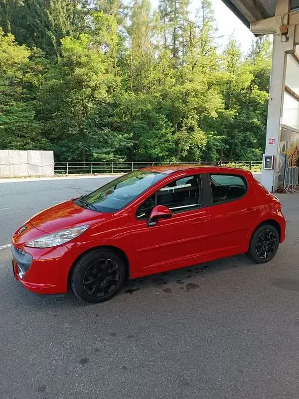 Käytetty Peugeot 207 95 HP (69 kW) 2008 Punainen Sedan