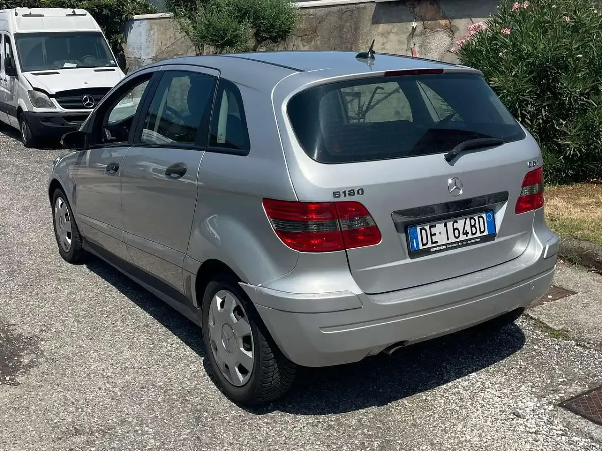 Usata Mercedes B180 109 CV (80 kW) 2006 Argento Monovolume