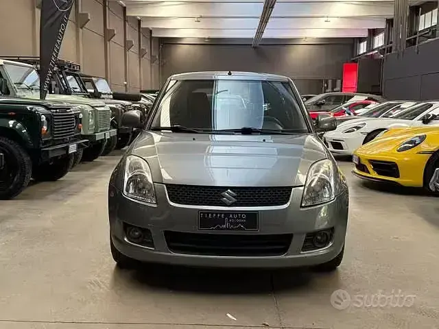 Usata Suzuki Swift GL 92 CV (67 kW) 2009 Grigio metallizzato Utilitaria
