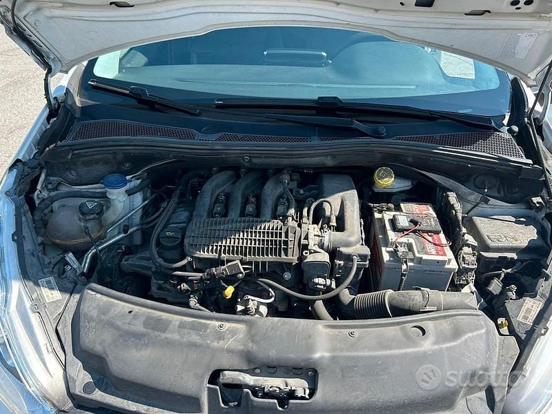 Usata Peugeot 208 Active 82 CV (60 kW) 2016 Bianco Utilitaria