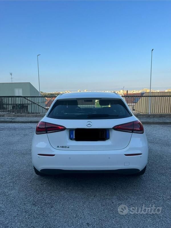 Usata Mercedes A180 Business 116 CV (85 kW) 2018 Bianco Berlina