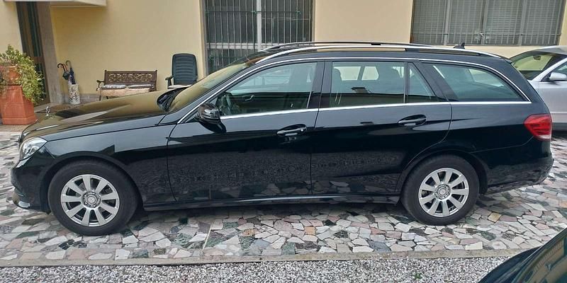 Usata Mercedes E200 Elegance 136 CV (100 kW) 2013 Nero Station wagon