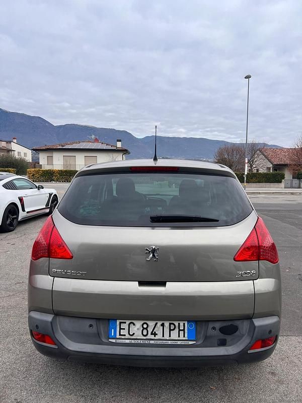 Usata Peugeot 3008 Business-Line 110 CV (80 kW) 2010 Oro SUV