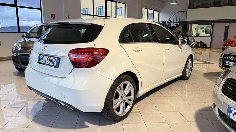 Usata Mercedes A180 122 CV (89 kW) 2016 Bianco Berlina