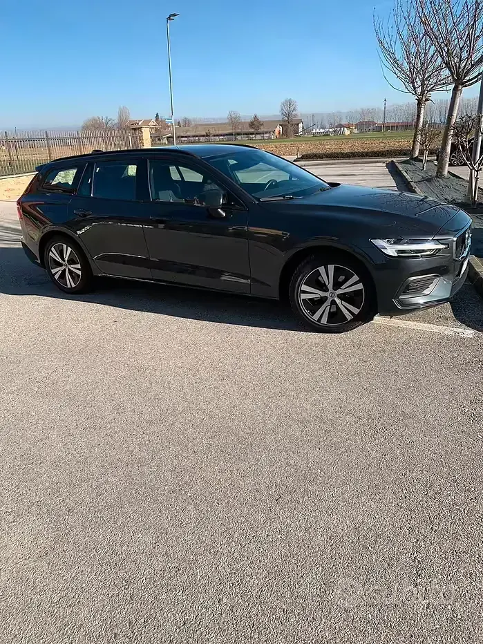 Usata Volvo V60 Business Edition 136 CV (100 kW) 2019 Grigio Station wagon