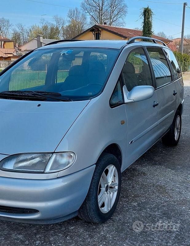 Usata Ford Galaxy 110 CV (80 kW) 1999 Grigio Monovolume