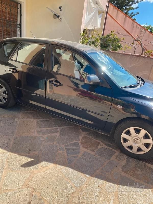 Nero Usata 2006 Mazda 3 Tre volumi | 1600 € (Ottimo prezzo) - Immagine 1/4