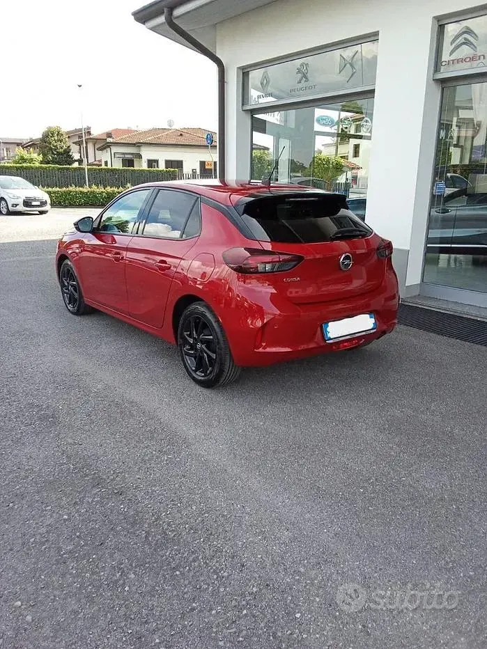 Usata Opel Corsa Elegance 75 CV (55 kW) 2023 Rosso Utilitaria