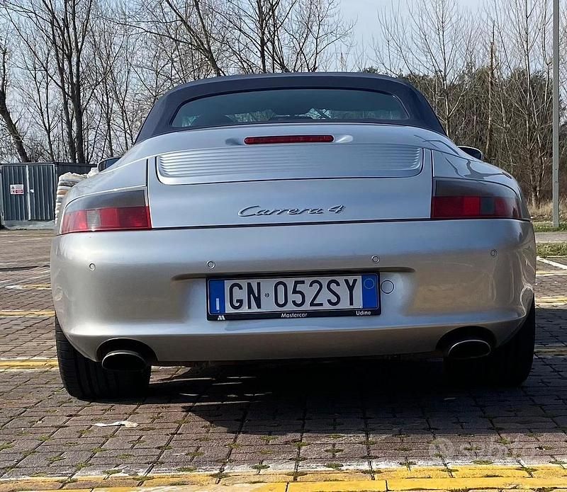 Usata Porsche 911 Carrera 4 Cabriolet 320 CV (235 kW) 2002 Grigio Cabrio