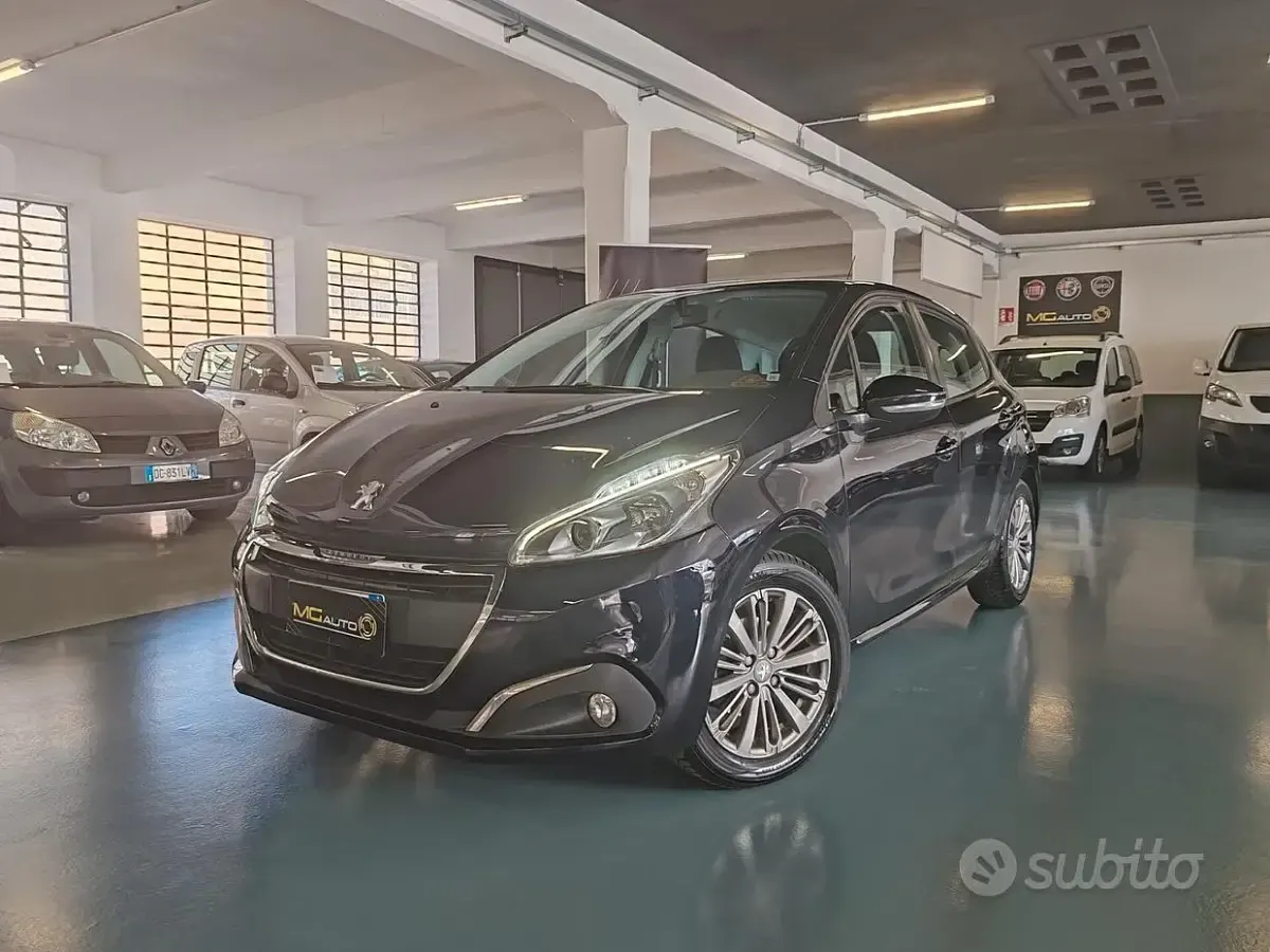 Usata Peugeot 208 Active 83 CV (61 kW) 2019 Blu Utilitaria