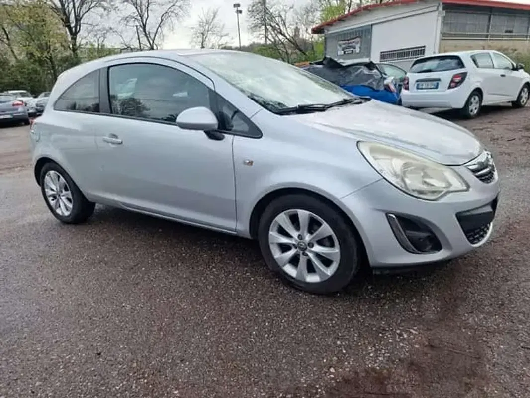 Usata Opel Corsa S 86 CV (63 kW) 2013 Grigio Utilitaria
