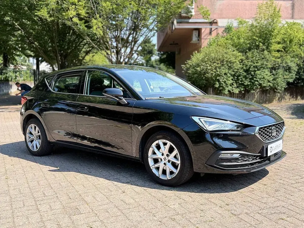 Usata Seat Leon Business 110 CV (80 kW) 2021 Nero Berlina