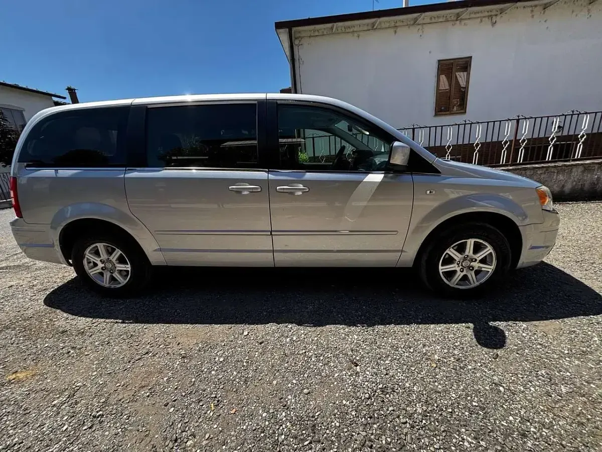 Usata Chrysler Grand Voyager Limited 163 CV (119 kW) 2009 Grigio Monovolume
