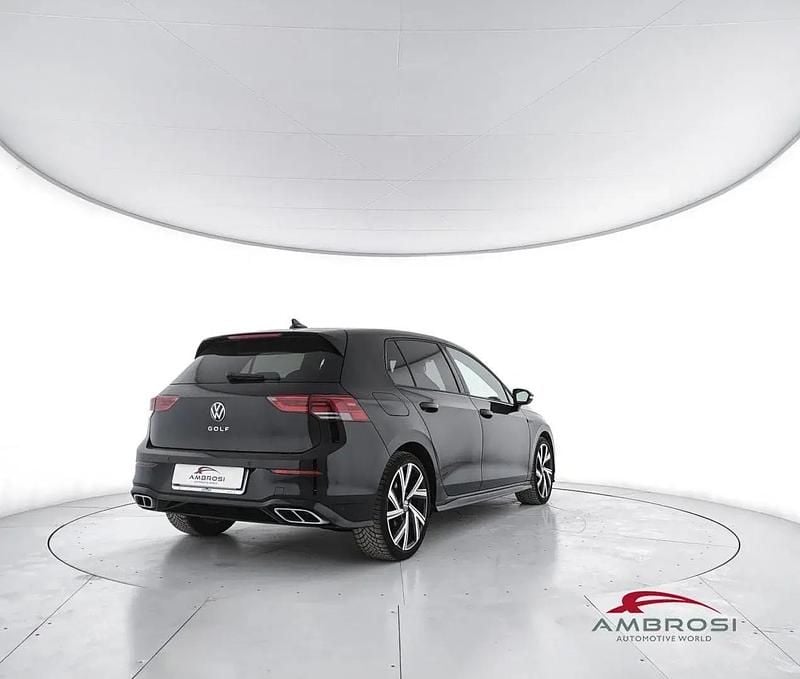 Begagnad VW Golf VIII R-line 150 HK (110 kW) 2023 Svart Sedan