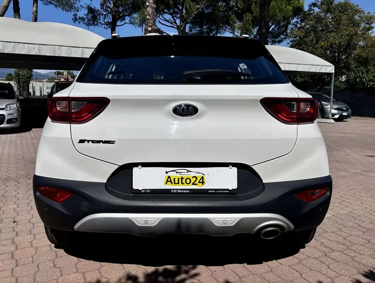 Usata Kia Stonic Style 101 CV (74 kW) 2018 Bianco SUV