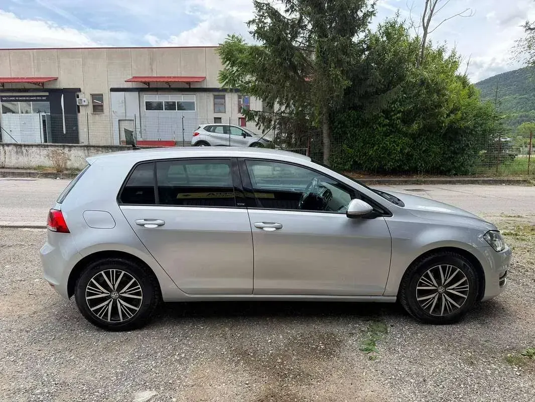 Usata VW Golf VII Comfortline 110 CV (80 kW) 2016 Argento Berlina