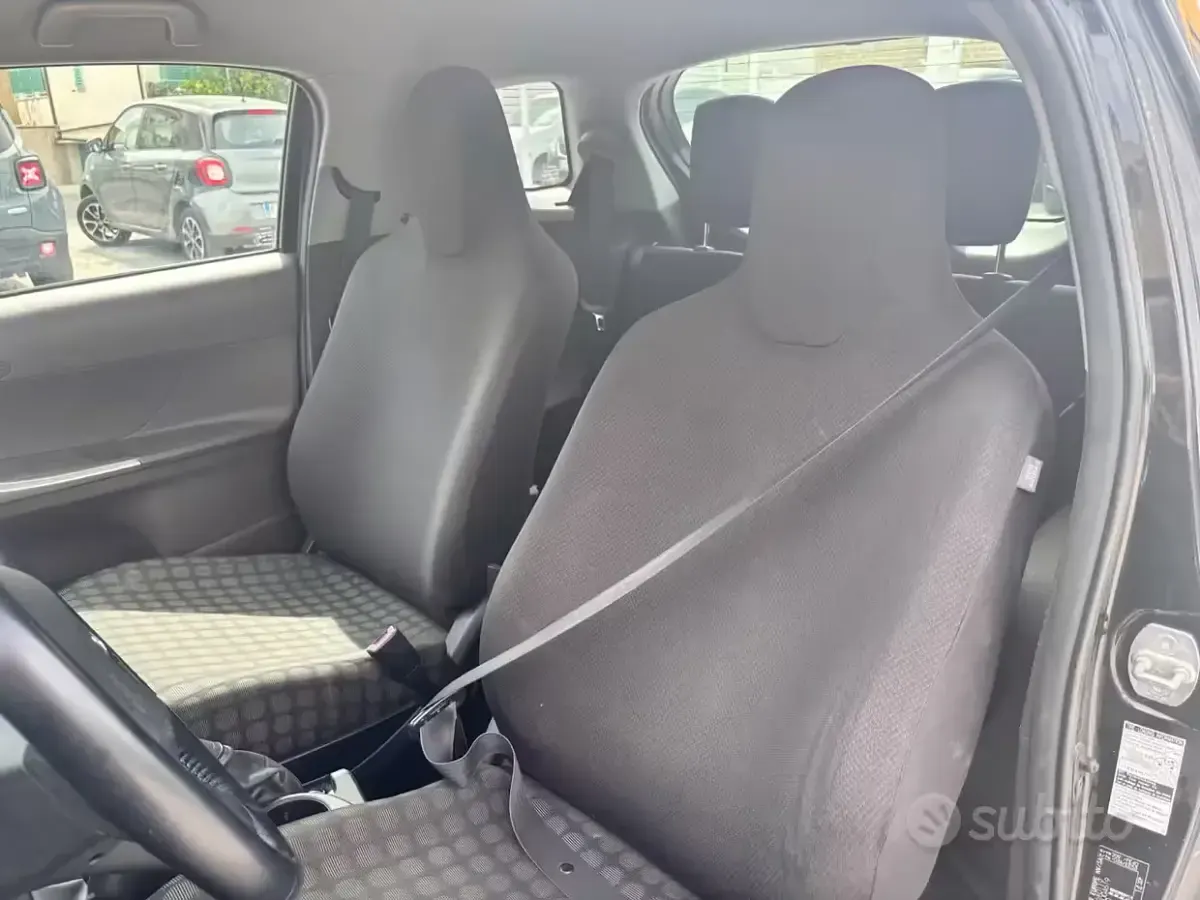Usata Toyota iQ 68 CV (50 kW) 2009 Nero Utilitaria