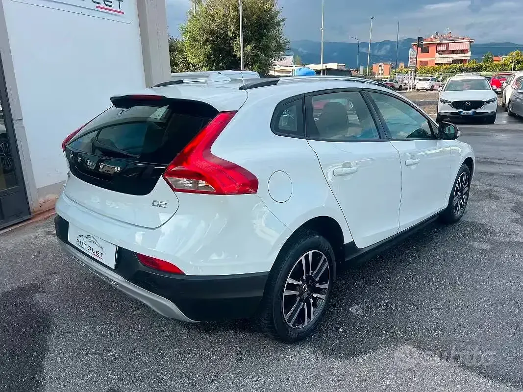 Usata Volvo V40 CC 120 CV (88 kW) 2018 Bianco Station wagon