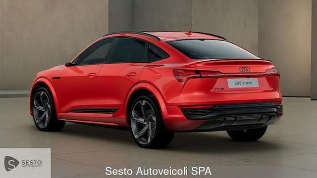 Usata Audi SQ8 e-tron Ambiente 369 kW (503 CV) 2024 Rosso soneira metallizzato SUV