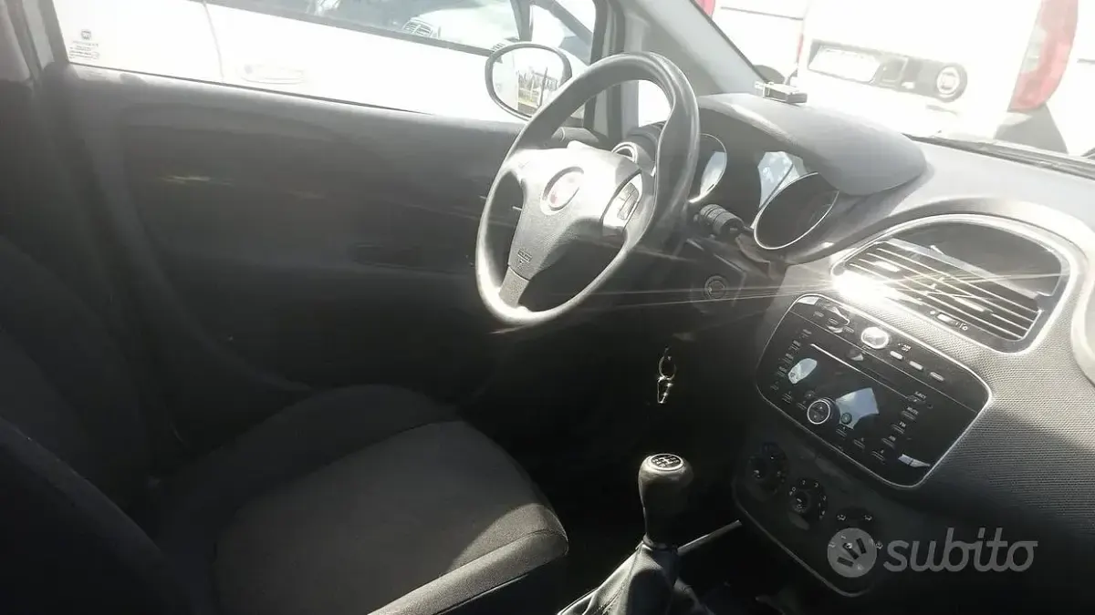 Usata Fiat Punto Street 75 CV (55 kW) 2013 Bianco Utilitaria