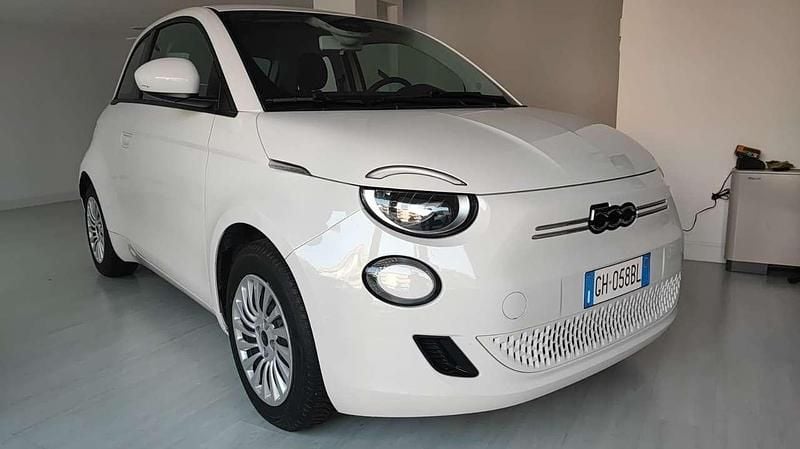 Bianco Usata 2021 Fiat 500e Action Due volumi | 12.900 € (Buon prezzo) - Immagine 1/4
