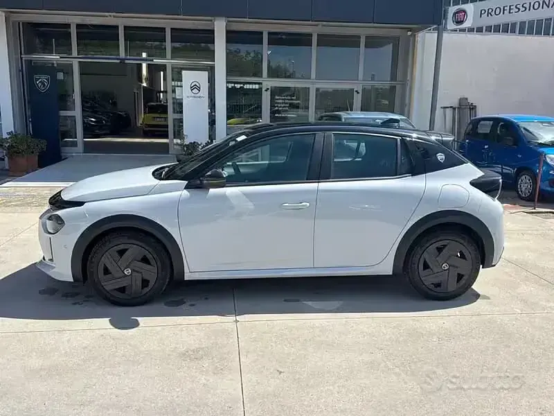 Nuova Lancia Ypsilon 101 CV (74 kW) 2026 Bianco Utilitaria