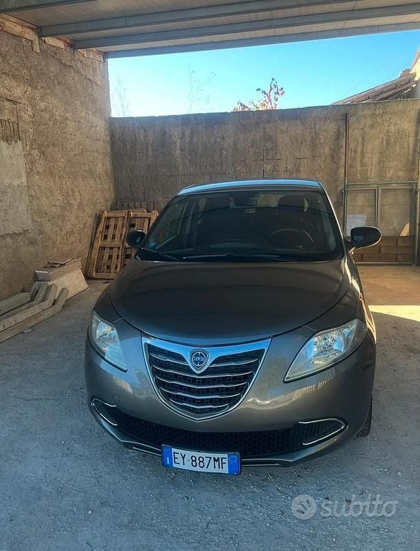 Usata Lancia Ypsilon Gold 95 CV (69 kW) 2015 Grigio Utilitaria