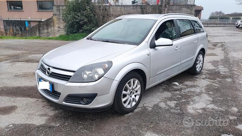 Usata Opel Astra 105 CV (77 kW) 2005 Grigio Station wagon